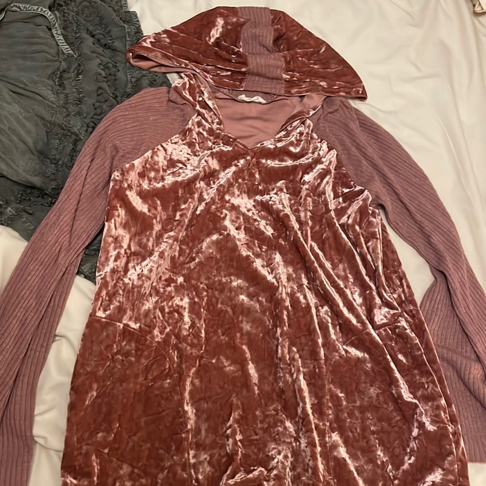 Hooded flowy blouse